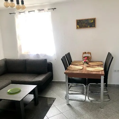 Delux Kunstgalerie Und Ilmradweg Apartment Kranichfeld